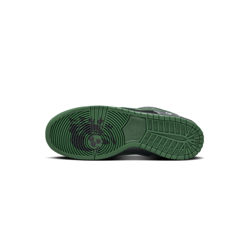 Nike Dunk SB x There Skateboard