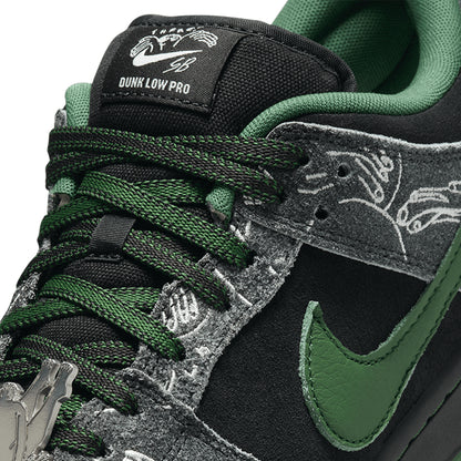 Nike Dunk SB x There Skateboard