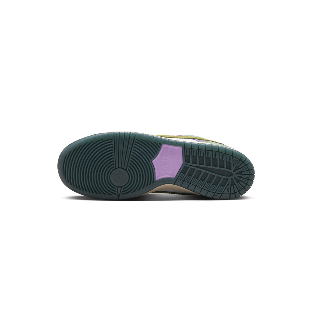 Nike Dunk SB x Alexis Sablone "Chameleon"